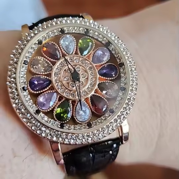 Luxury Rotating Petal Flower Dial Diamond Crystal Watch - Picture 13 of 14